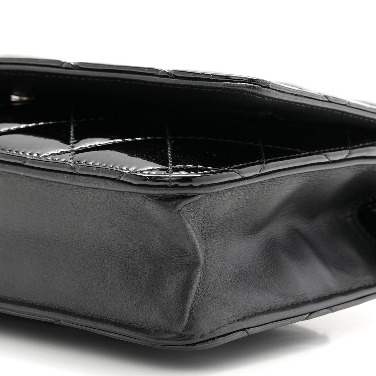 Patent Quilted Wallet On Chain WOC Black wholesalehk.shop