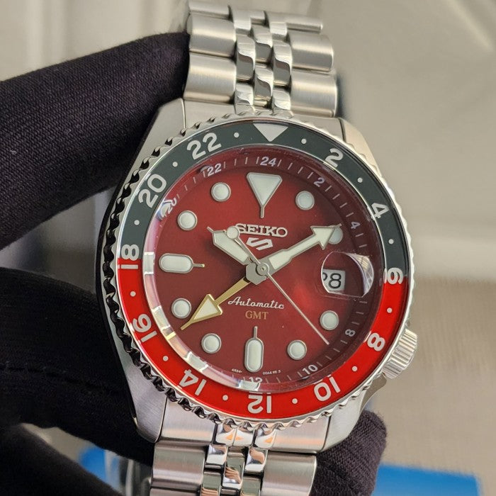 Seiko 5 Sports Thong Sia Limited Edition Red Dial Silver Steel Strap Watch For Men - SSK031K1 wholesalehk.shop