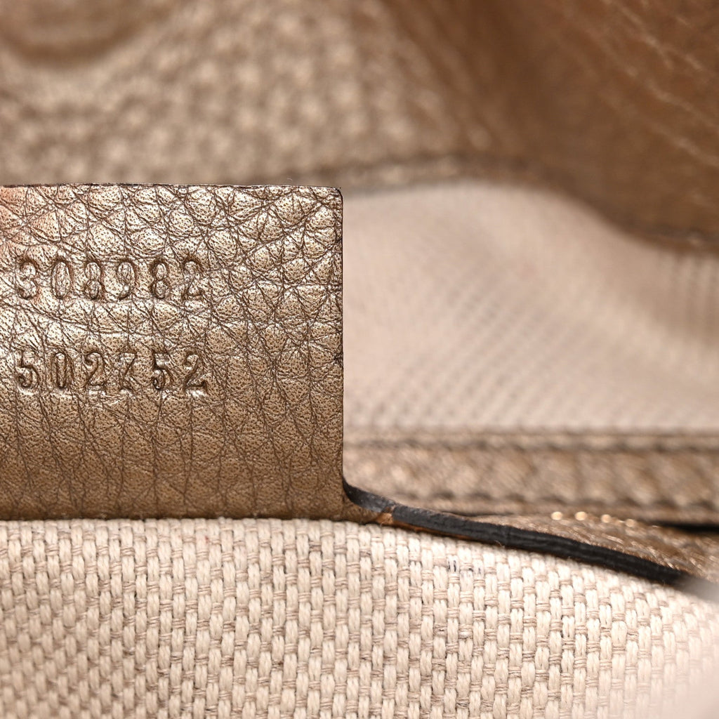 Metallic Pebbled Calfskin Medium Soho Chain Shoulder Bag Golden Beige wholesalehk.shop