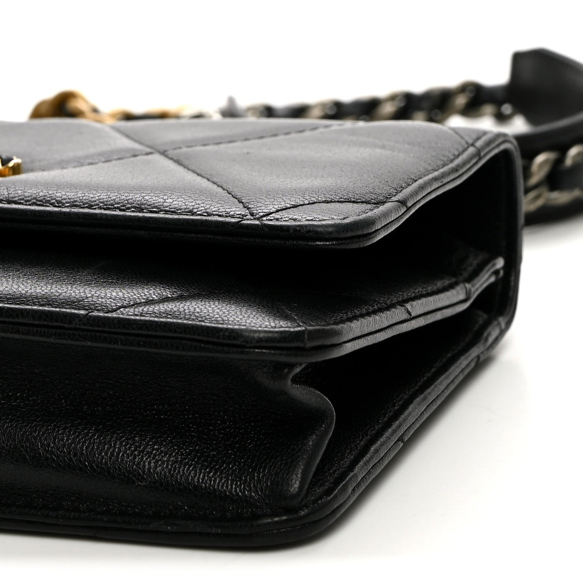 Goatskin Quilted Chanel 19 Wallet On Chain WOC Black wholesalehk.shop