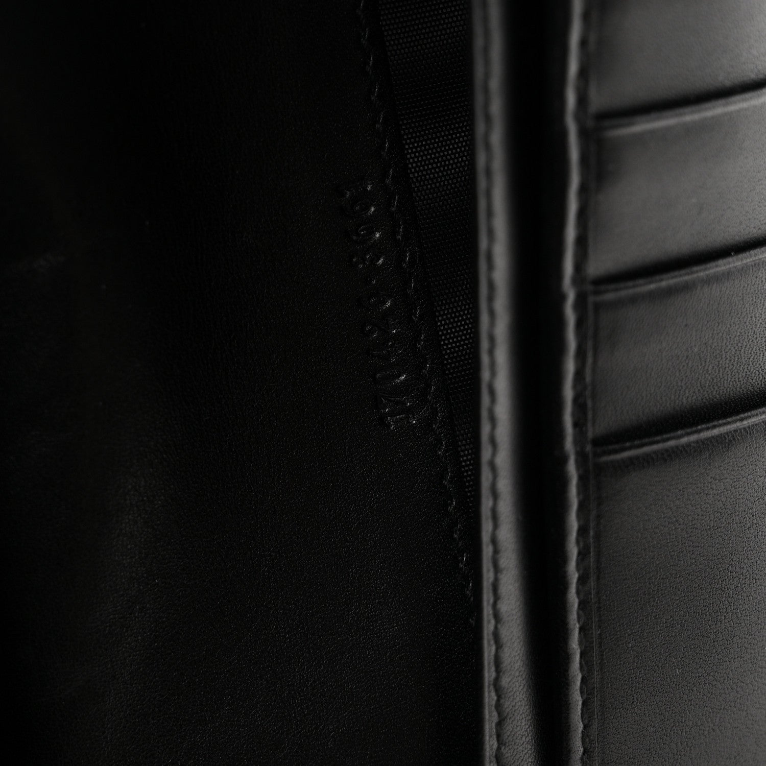 Guccissima Margaux Calfskin Metal Bar Chain Wallet Black £¨ Direct shipment via from wholesalehk.shop