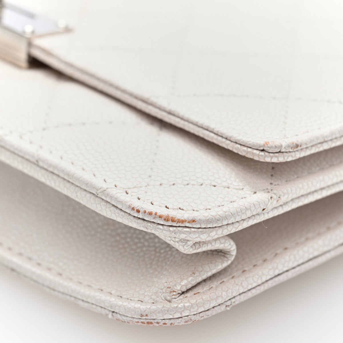 Iridescent Caviar Quilted Golden Class Wallet On Chain WOC White wholesalehk.shop