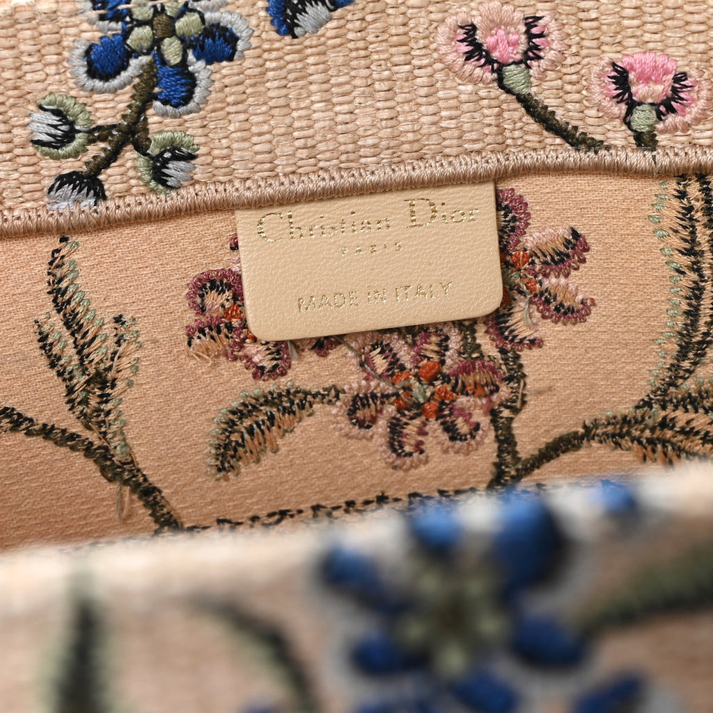 Raffia Embroidered Petites Fleurs Medium Book Tote Natural £¨ Direct shipment via from wholesalehk.shop