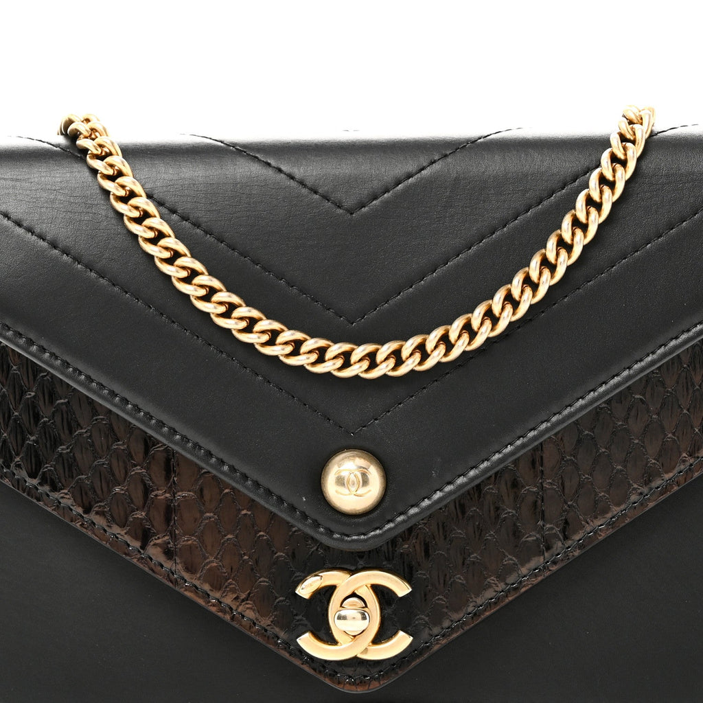 Calfskin Elaphe Double Chevron Mini Wallet On Chain WOC Black Black wholesalehk.shop