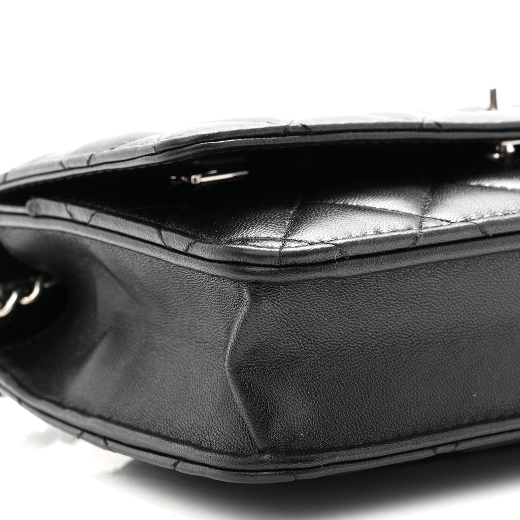 Lambskin Quilted CC Turnlock Wallet On Chain WOC Black wholesalehk.shop