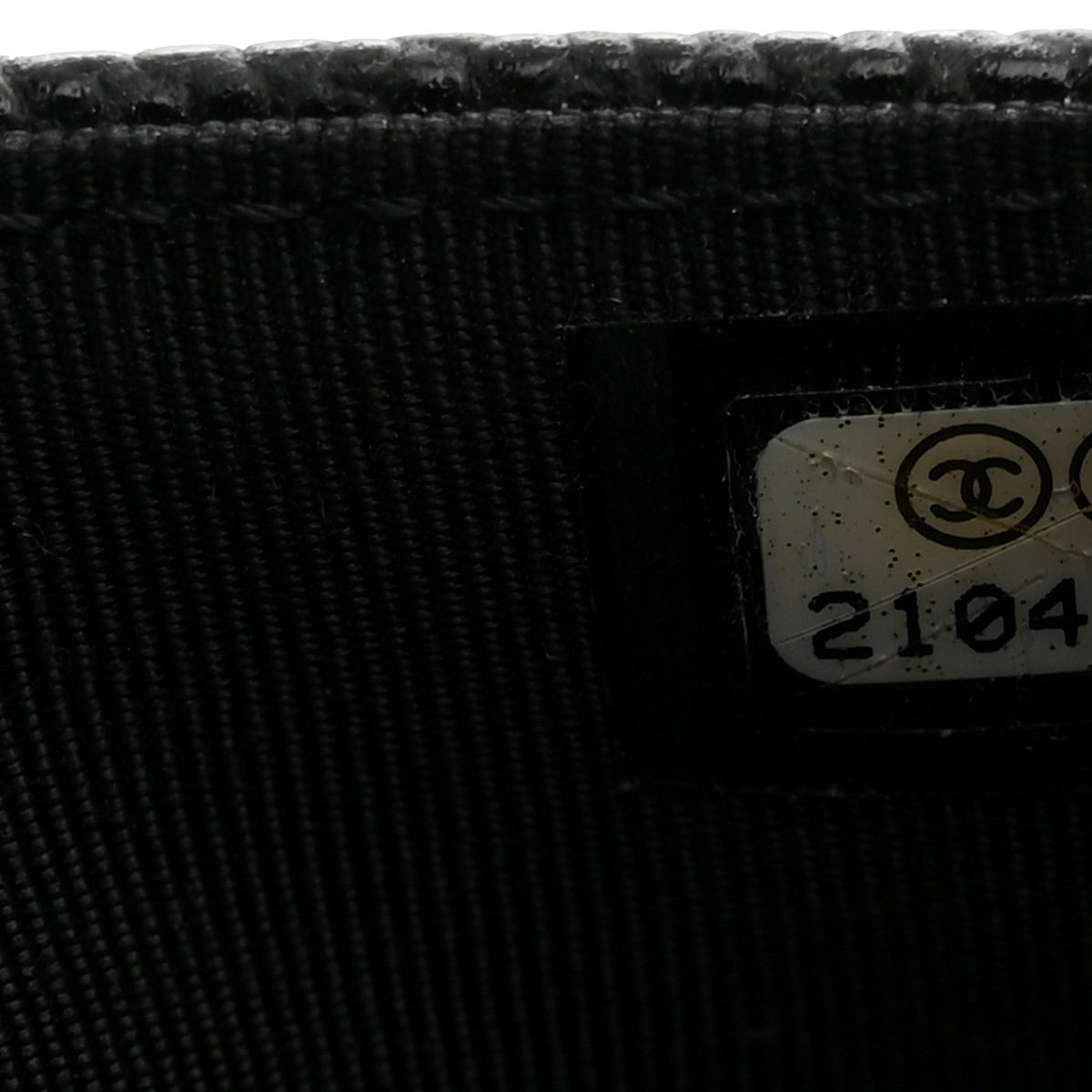 Caviar Quilted Wallet on Chain WOC Black wholesalehk.shop