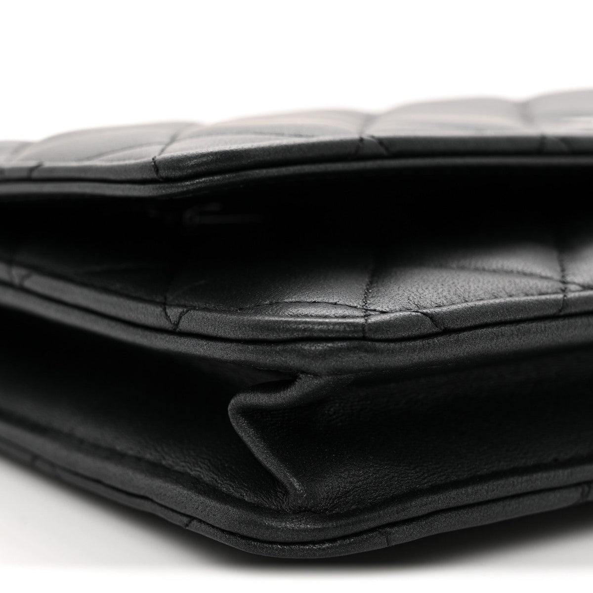 Pearly Lambskin Quilted Wallet On Chain WOC So Black wholesalehk.shop