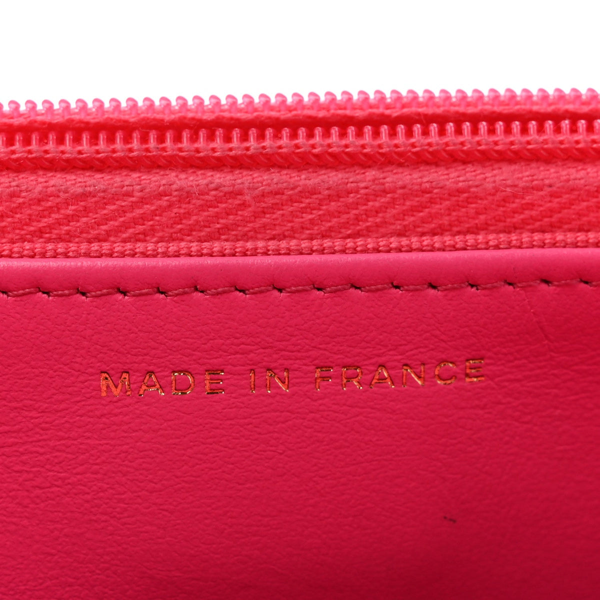 Caviar Quilted Wallet on Chain WOC Fuchsia wholesalehk.shop