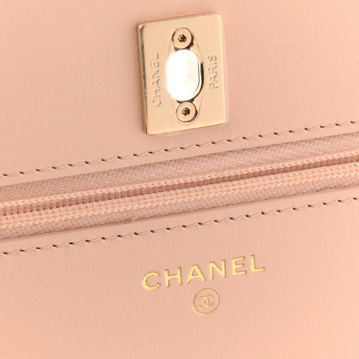 Caviar Quilted CC Turnlock Wallet On Chain WOC Beige wholesalehk.shop