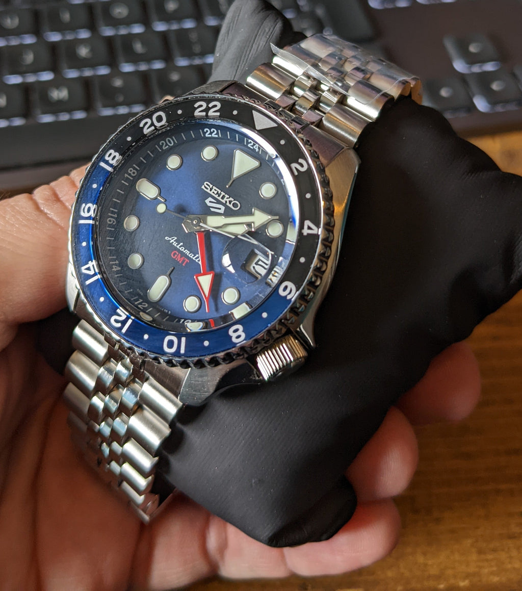 Seiko 5 Sports GMT SKX Automatic Blueberry Dial Silver Steel Strap Watch For Men - SSK003K1 wholesalehk.shop
