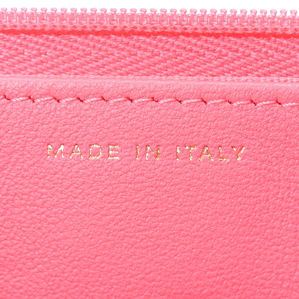 Caviar Quilted Sweetheart Wallet On Chain WOC Fuchsia wholesalehk.shop