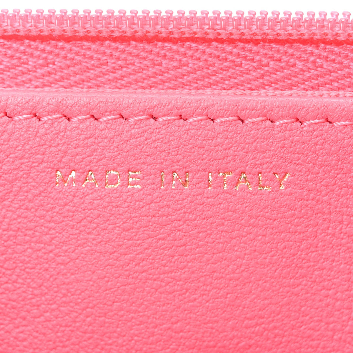 Caviar Quilted Sweetheart Wallet On Chain WOC Fuchsia wholesalehk.shop