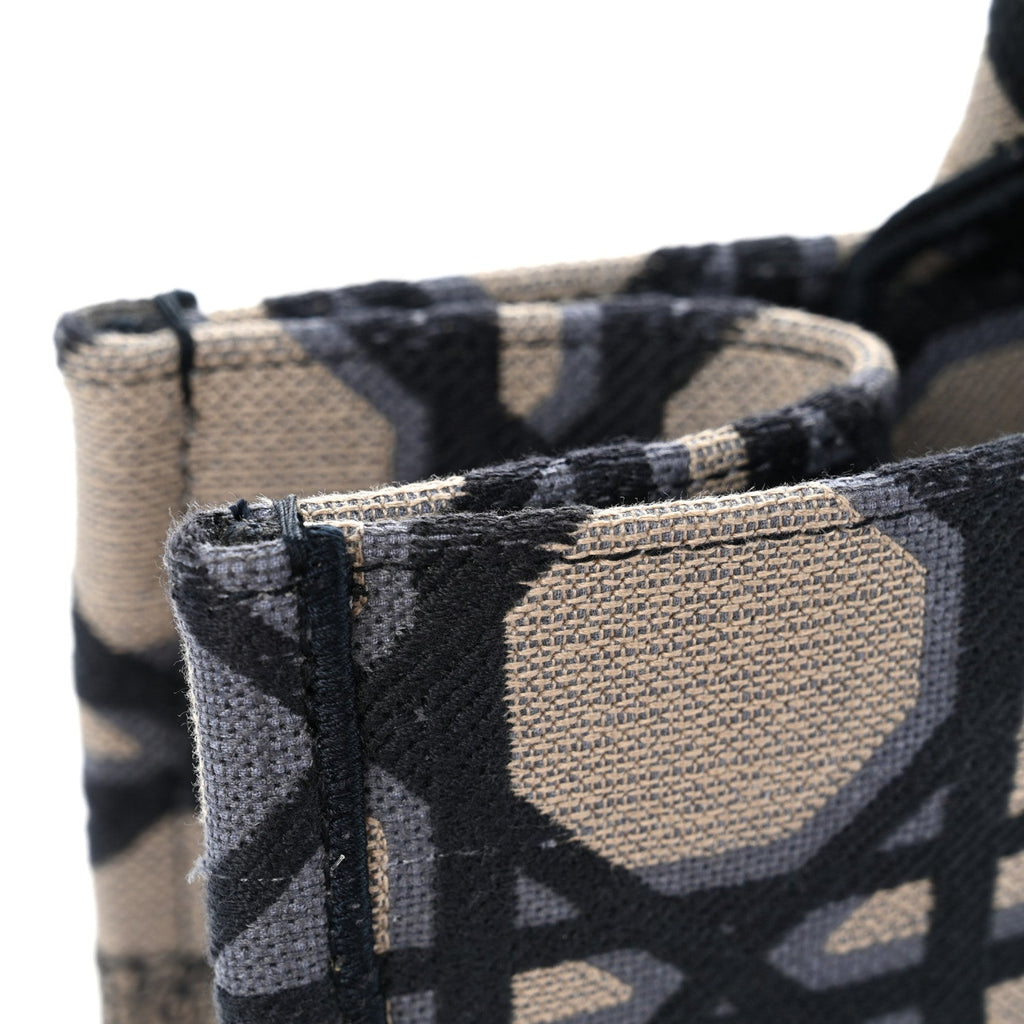 Canvas Macrocannage Embroidered Medium Book Tote Beige Blue £¨ Direct shipment via from wholesalehk.shop