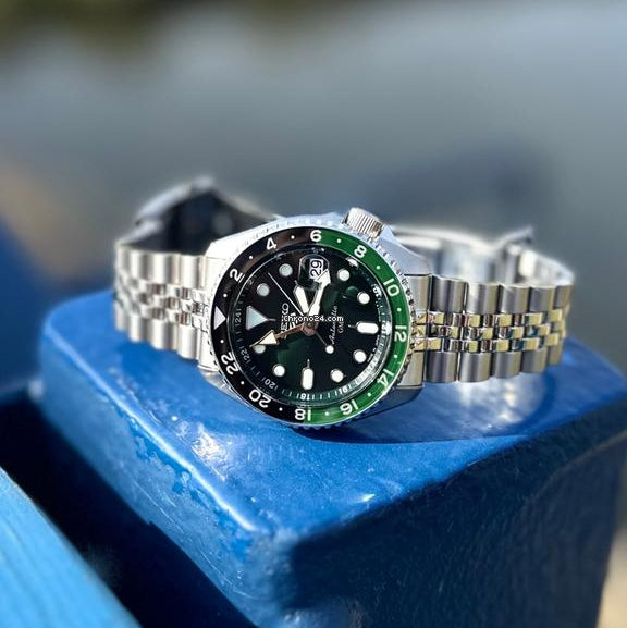 Seiko 5 Sports SKX GMT Automatic Green Dial Silver Steel Strap Watch For Men - SSK035K1 wholesalehk.shop