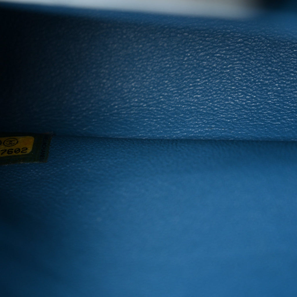 Iridescent Caviar Quilted Medium Double Flap Blue wholesalehk.shop