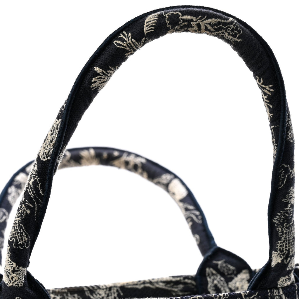 Canvas Embroidered Medium Toile De Jouy Reverse Book Tote Blue £¨ Direct shipment via from wholesalehk.shop