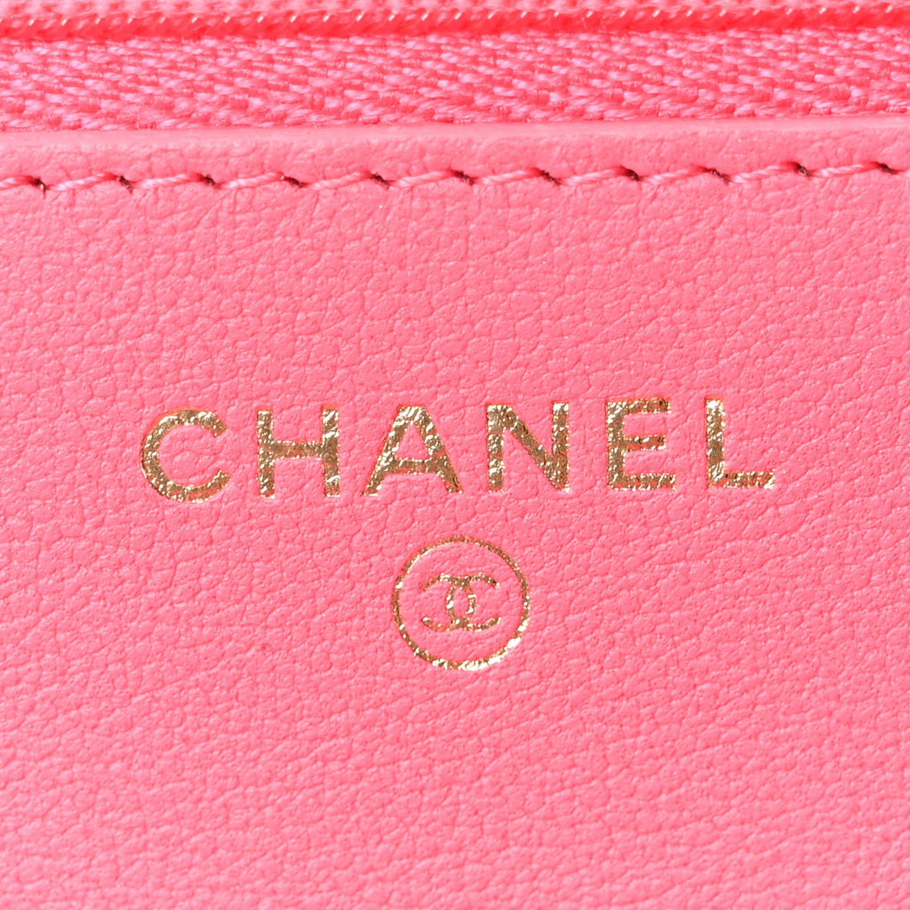 Caviar Quilted Sweetheart Wallet On Chain WOC Fuchsia wholesalehk.shop