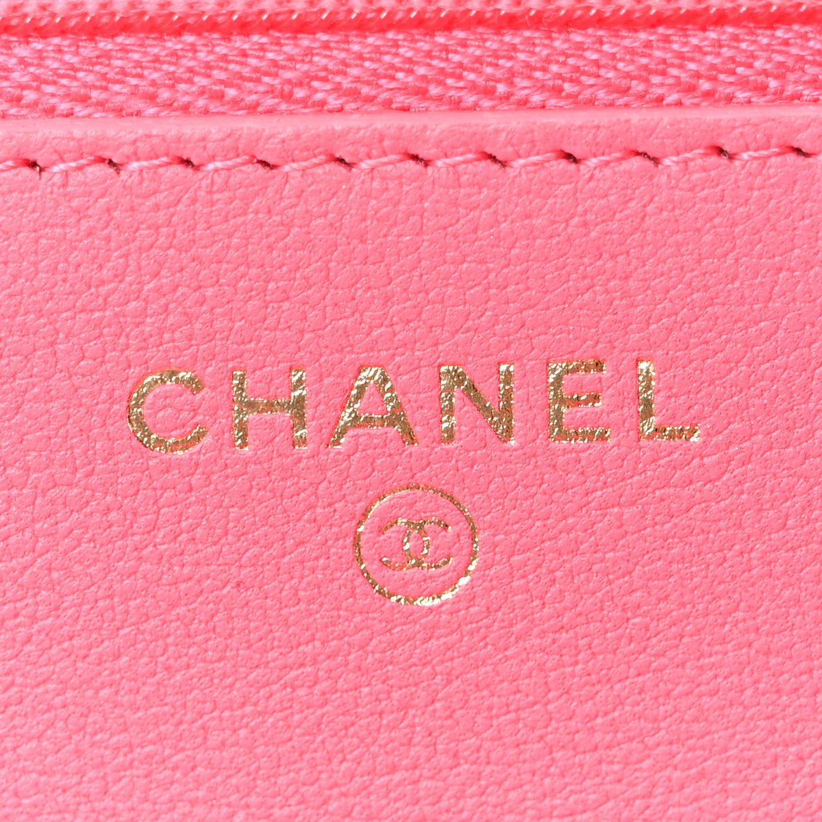Caviar Quilted Sweetheart Wallet On Chain WOC Fuchsia wholesalehk.shop