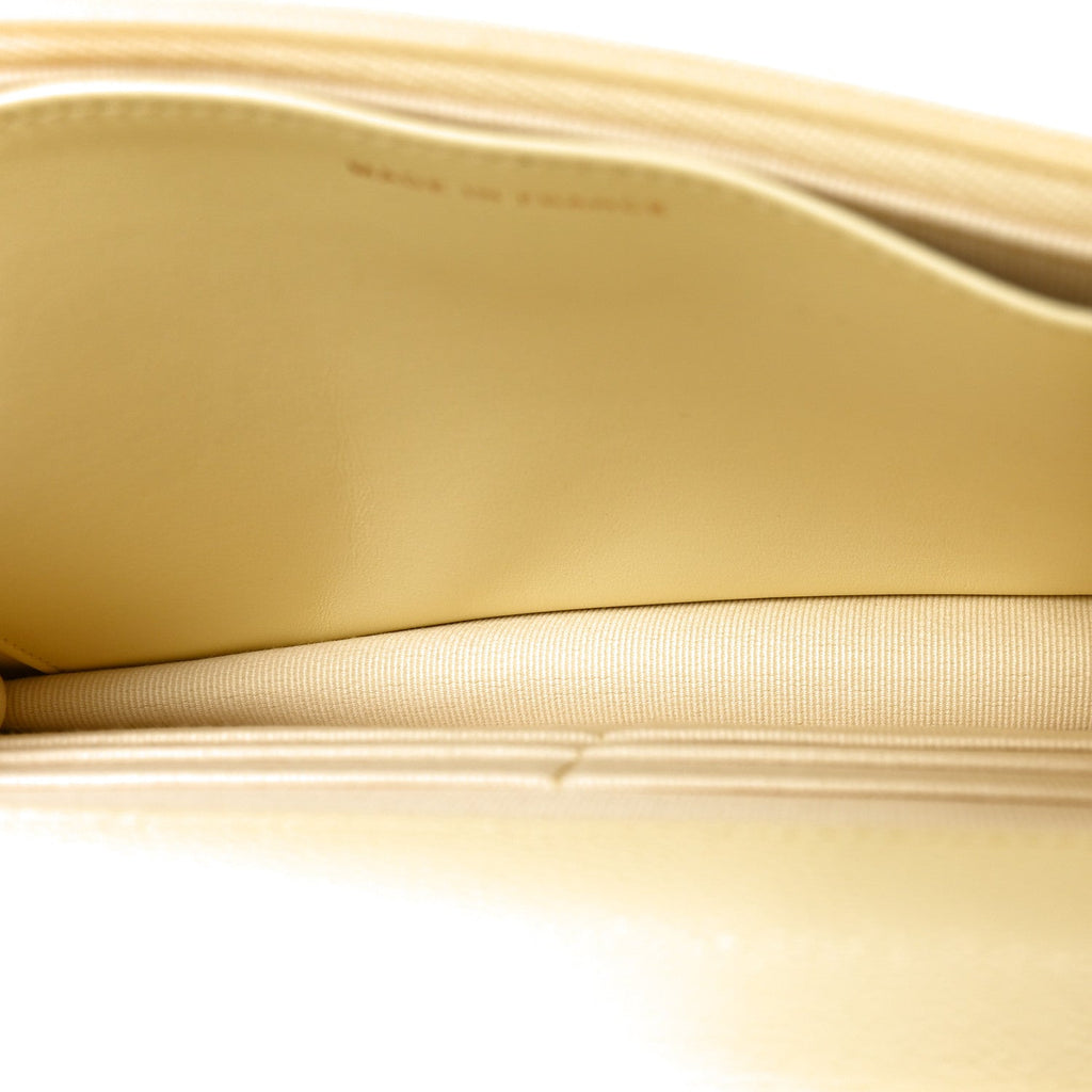 Caviar Quilted CC Turnlock Wallet On Chain WOC Light Yellow wholesalehk.shop