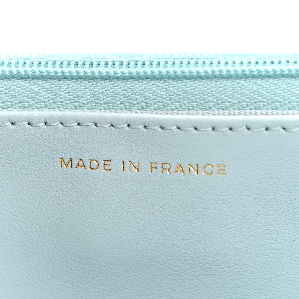 Caviar Quilted Wallet on Chain WOC Light Blue wholesalehk.shop
