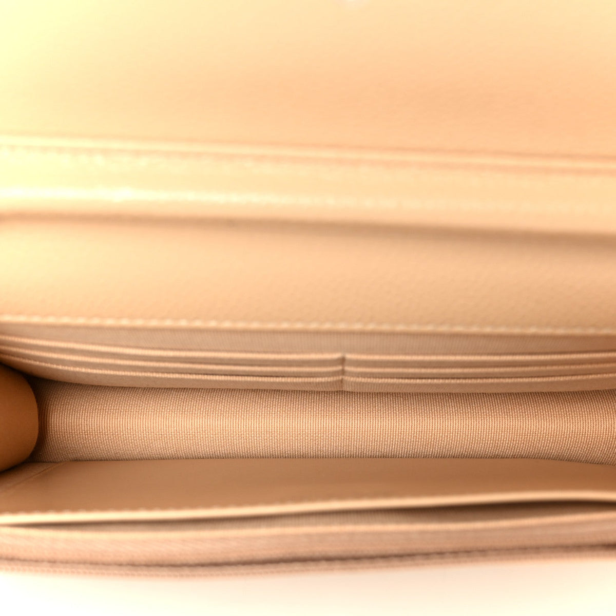 Caviar Quilted Wallet on Chain WOC Beige wholesalehk.shop