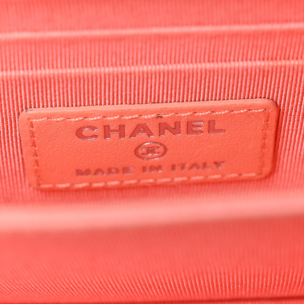 Caviar Quilted Mini Wallet On Chain WOC Coral wholesalehk.shop