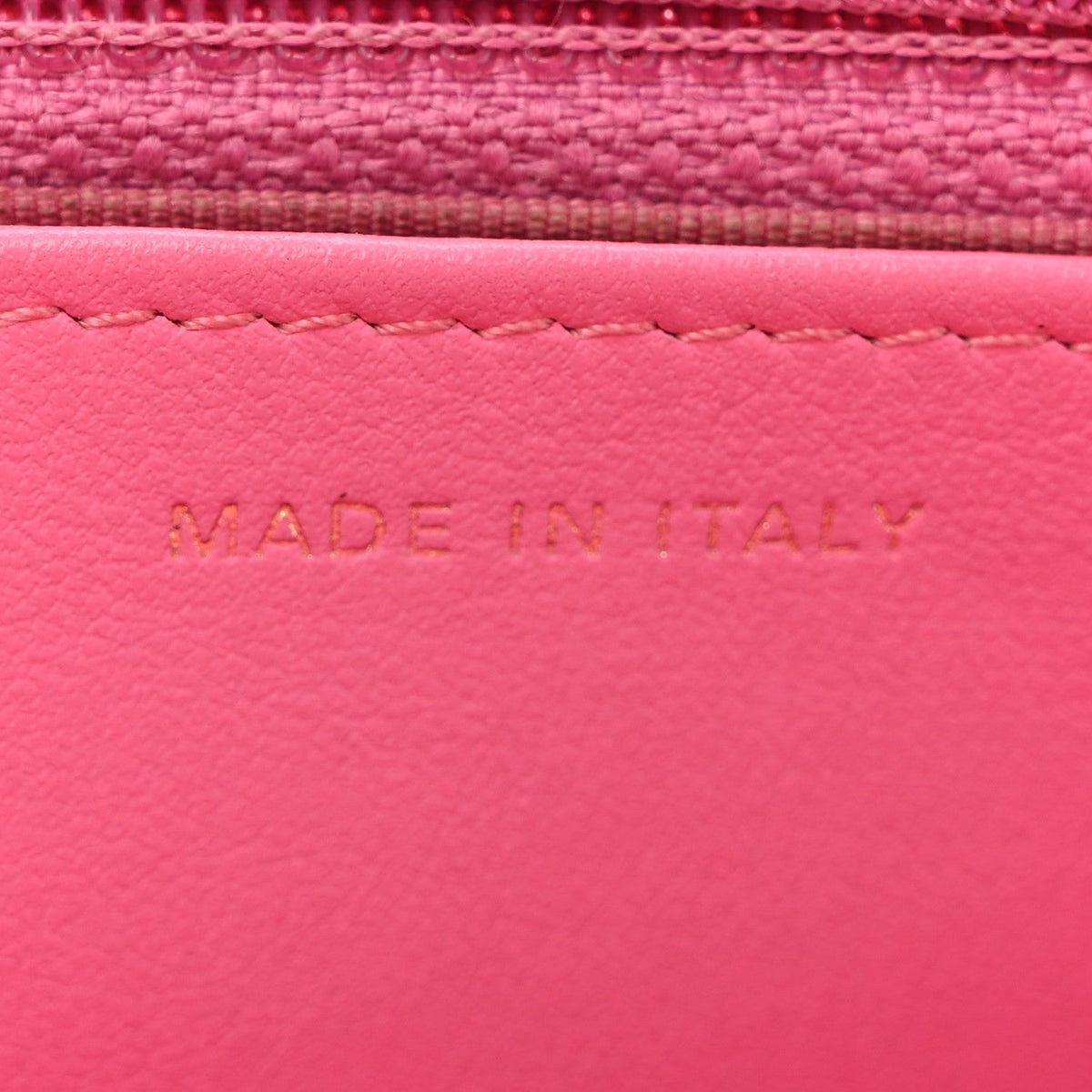 Caviar Quilted Wallet on Chain WOC Pink wholesalehk.shop