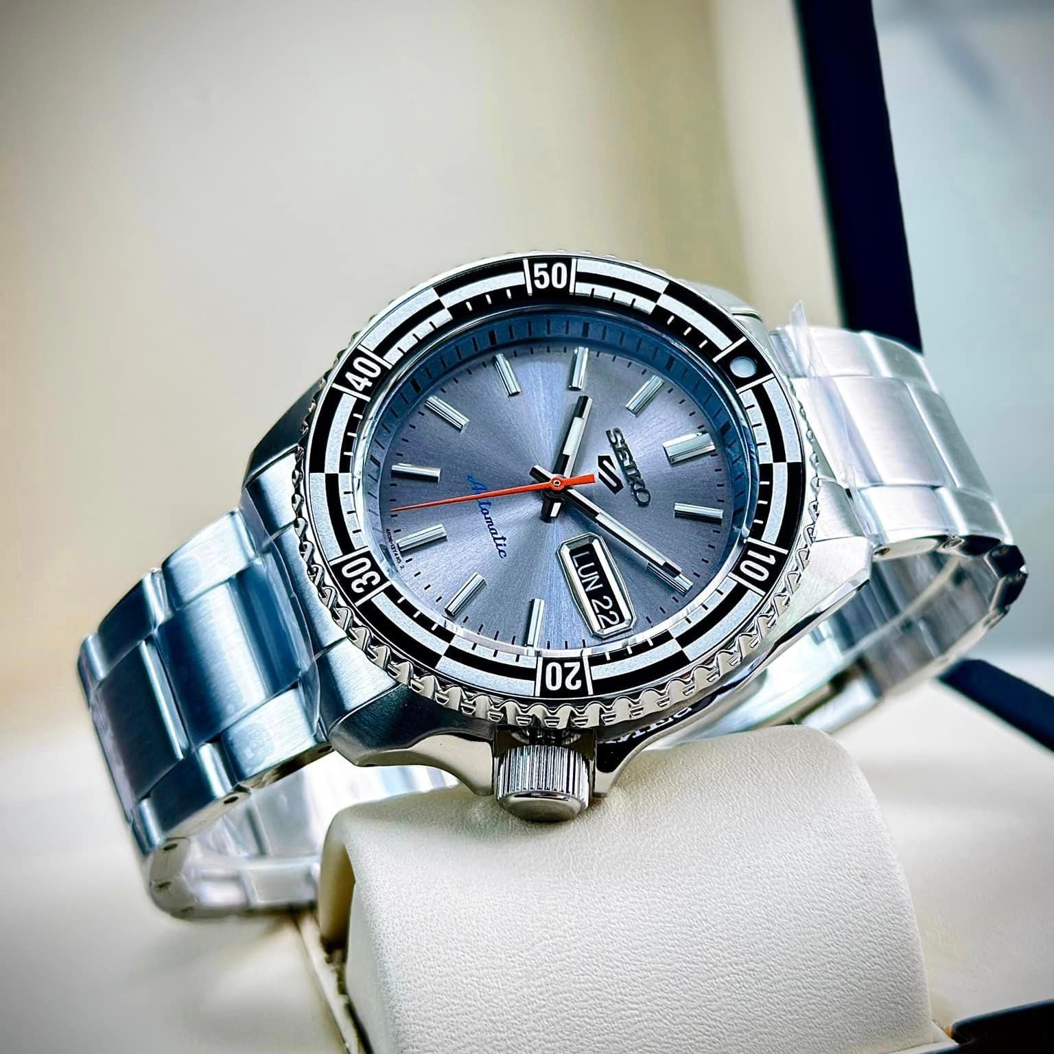 Seiko 5 Sports Special Edition Silver Dial Silver Steel Strap Watch For Men - SRPK09K1 wholesalehk.shop