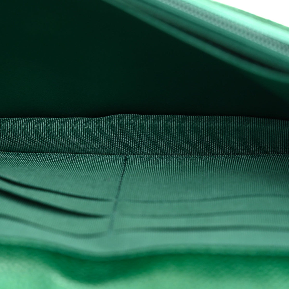 Metallic Caviar Quilted Wallet On Chain WOC Green wholesalehk.shop
