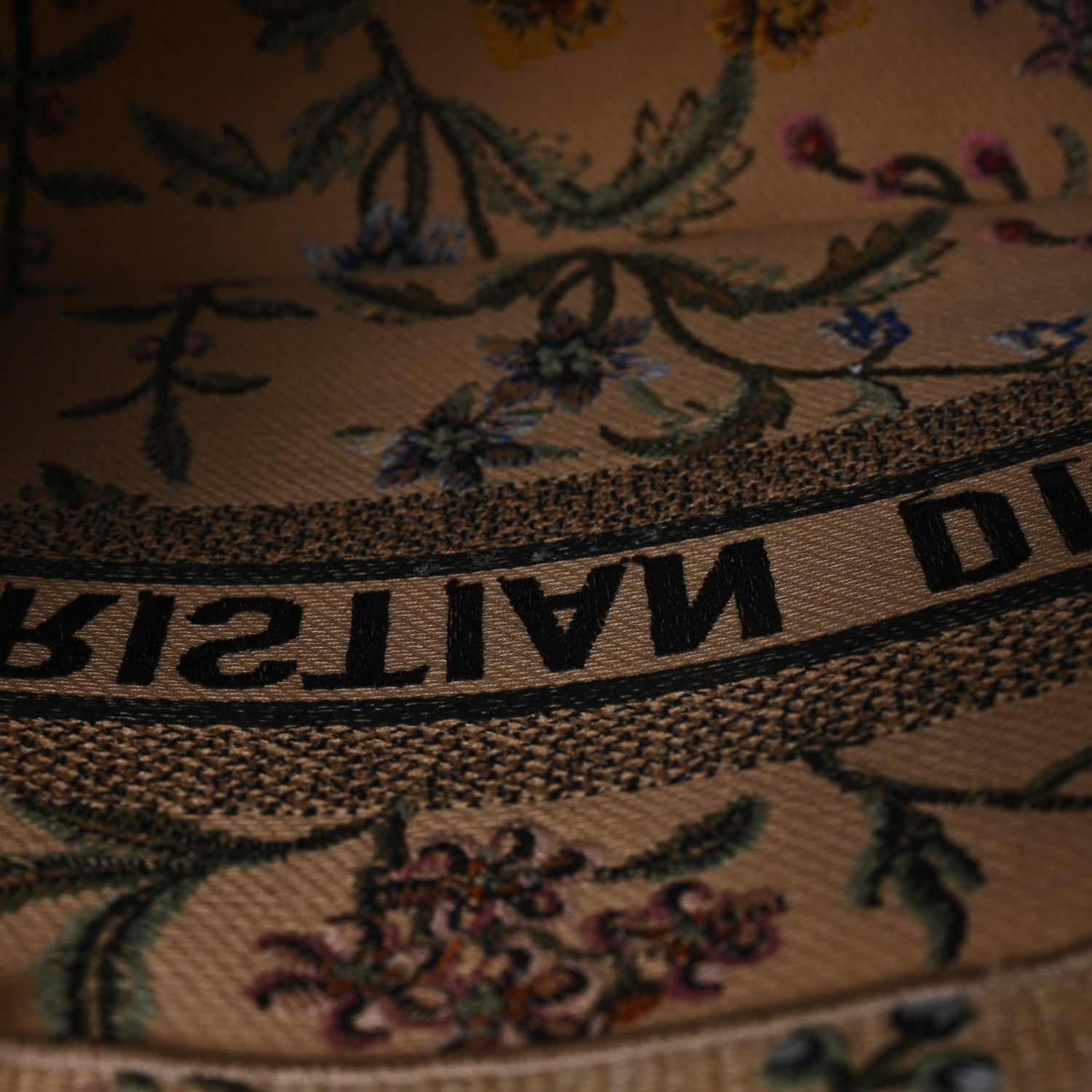 Raffia Embroidered Petites Fleurs Medium Book Tote Natural £¨ Direct shipment via from wholesalehk.shop