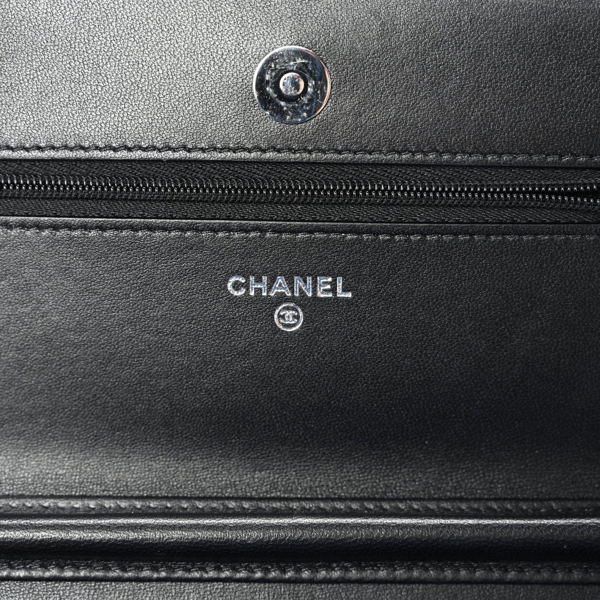 Lambskin Quilted Enamel CC Wallet on Chain WOC Black wholesalehk.shop
