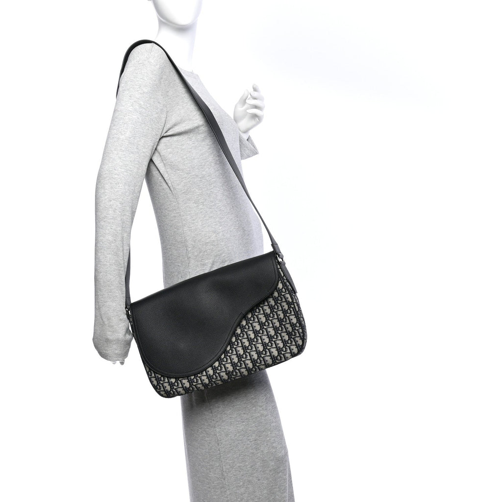 Grained Calfskin Oblique Large Saddle Messenger Black wholesalehk.shop