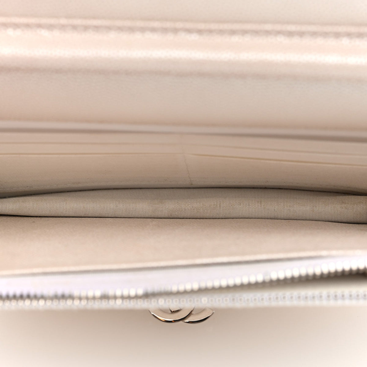 Iridescent Caviar Quilted Golden Class Wallet On Chain WOC White wholesalehk.shop