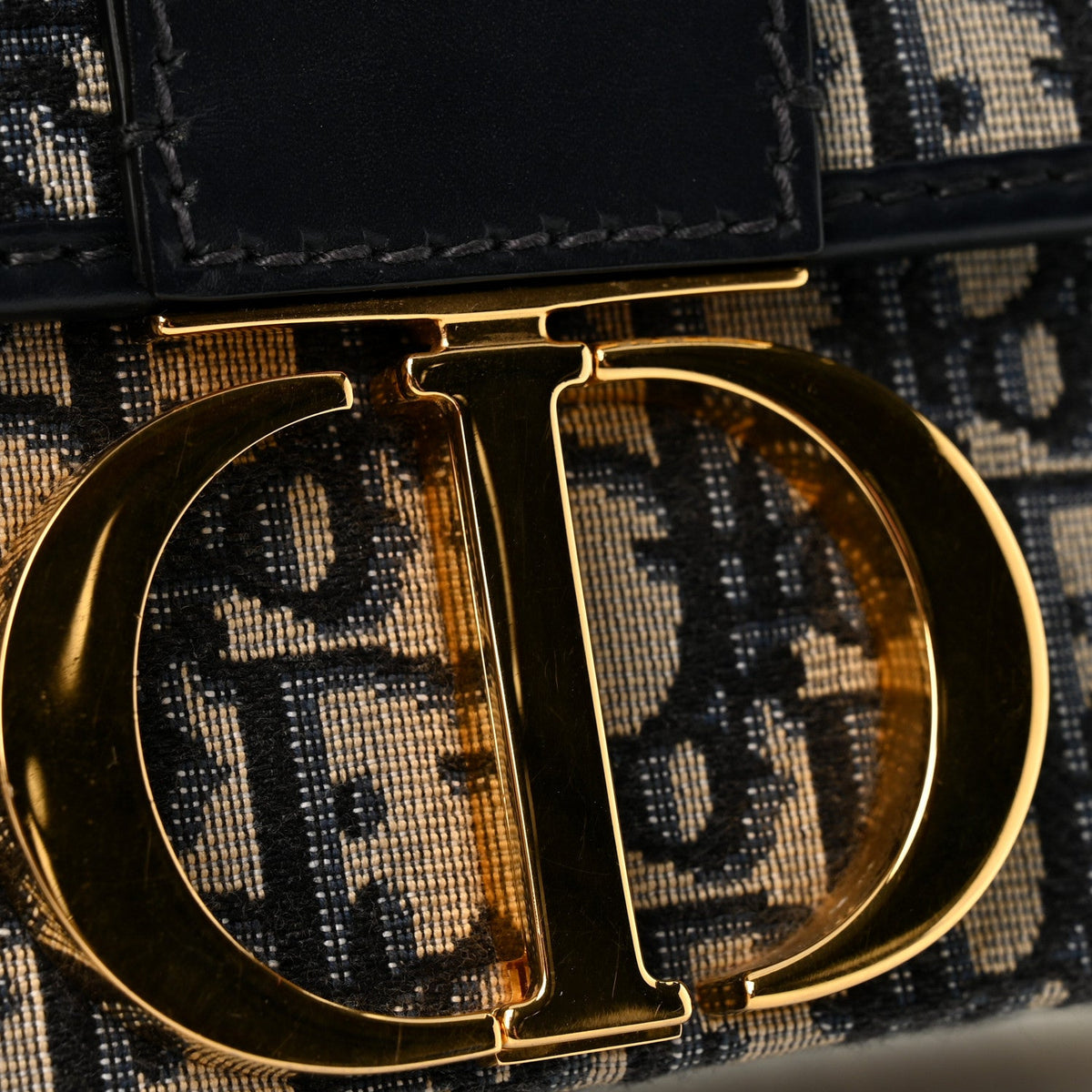 Oblique 30 Montaigne Box Bag Blue wholesalehk.shop