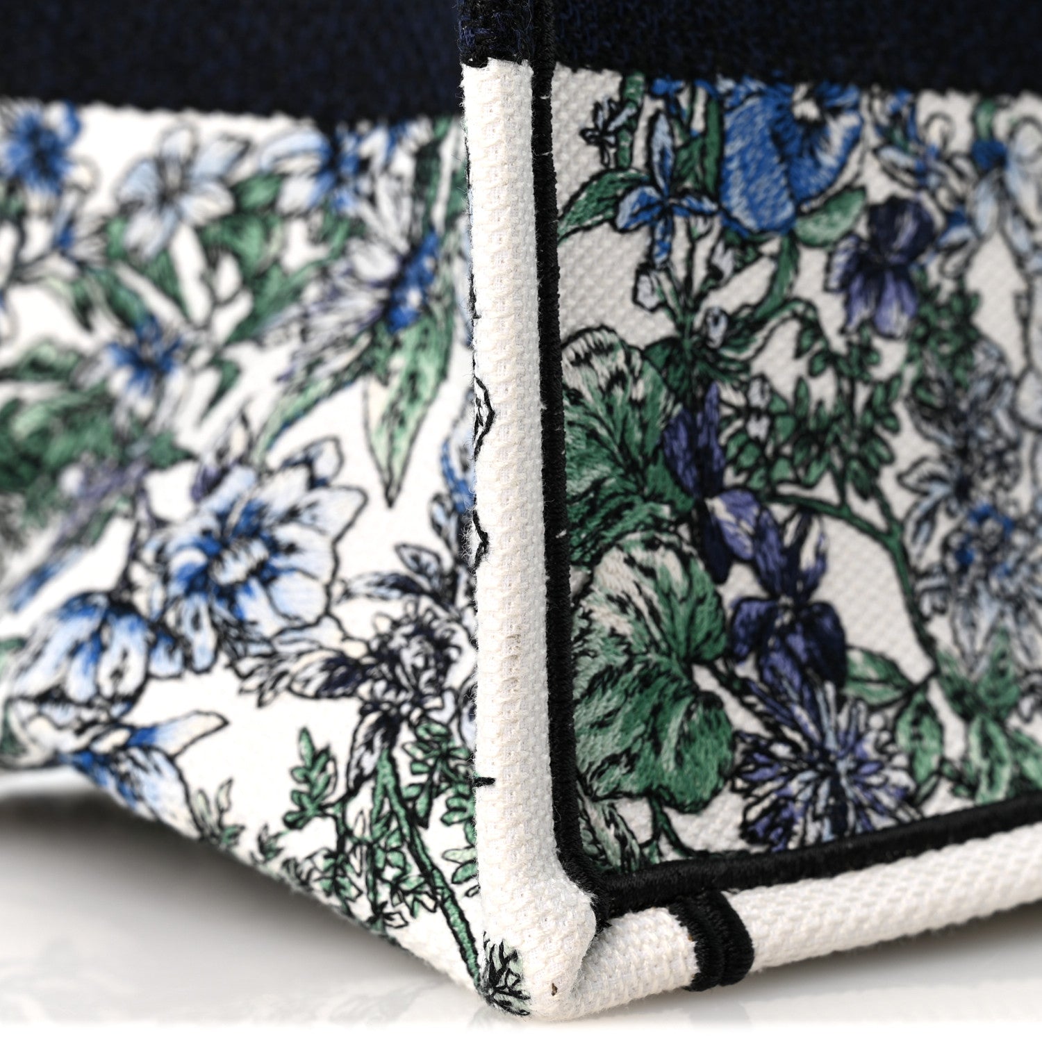 Canvas Embroidered Medium Flowers Book Tote Blue £¨ Direct shipment via from wholesalehk.shop