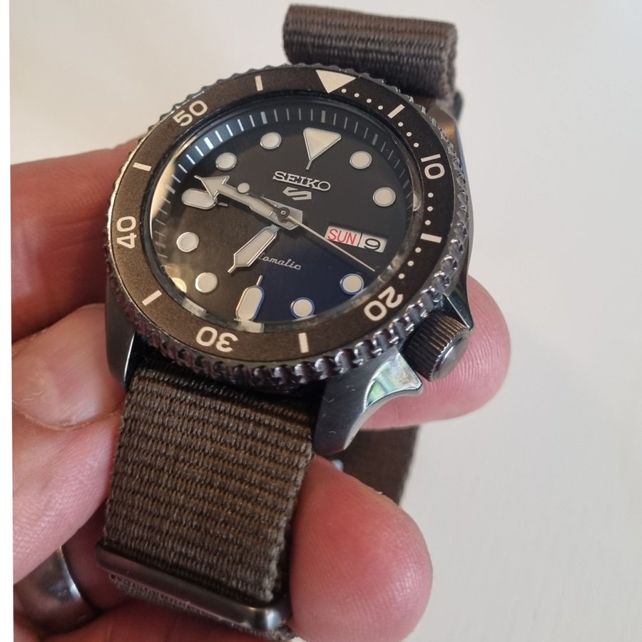 Seiko 5 Sport Automatic Black Dial Green Nylon Strap Watch For Men - SRPD65K4 wholesalehk.shop