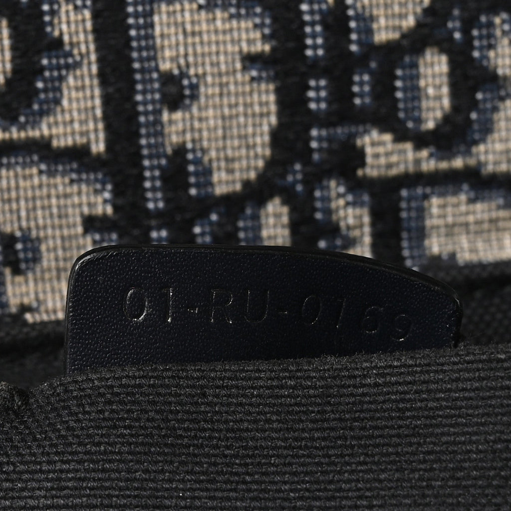 Oblique 30 Montaigne Box Bag Blue wholesalehk.shop