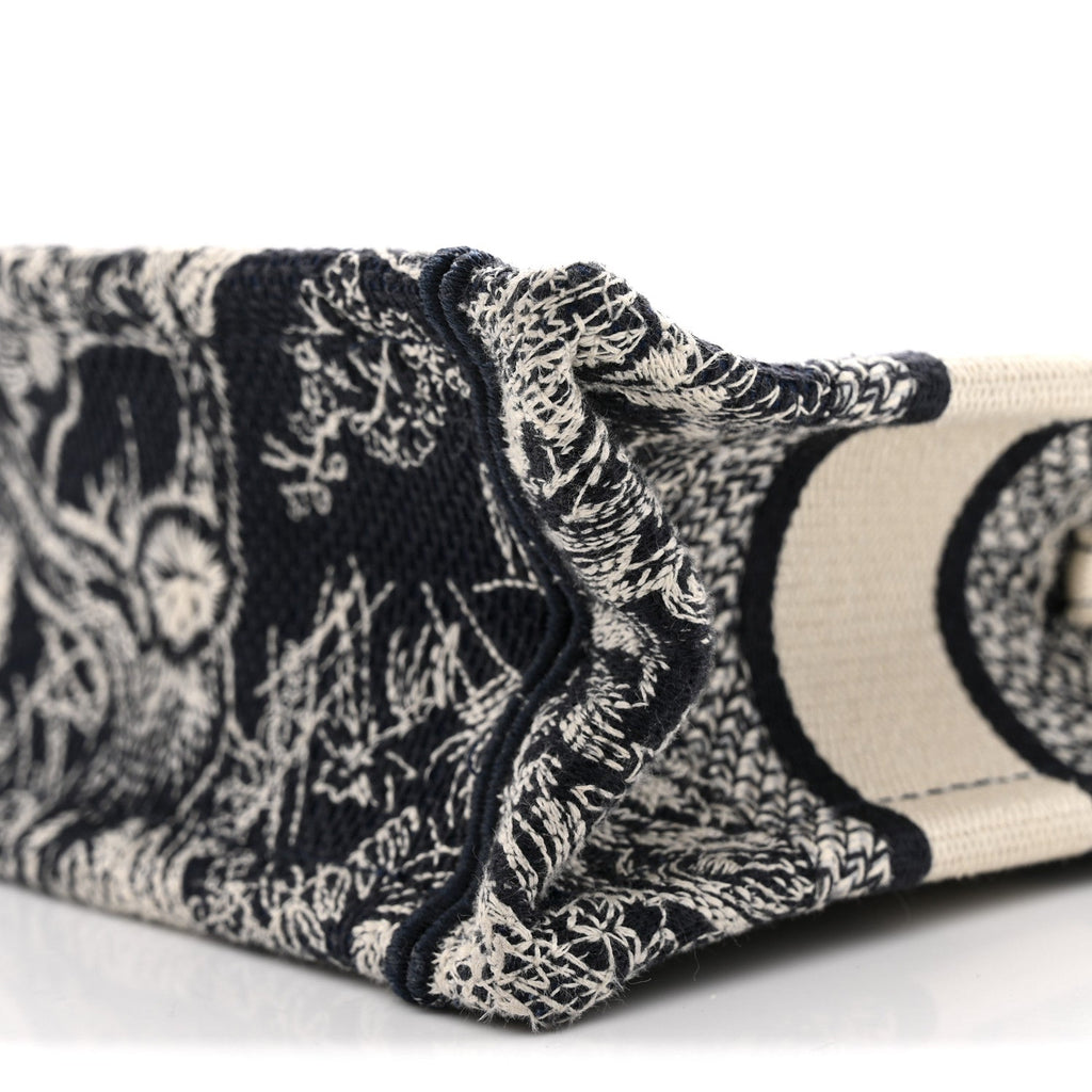 Canvas Embroidered Toile De Jouy Reverse Mini Book Tote With Strap Blue Multicolor £¨ Direct shipment via from wholesalehk.shop