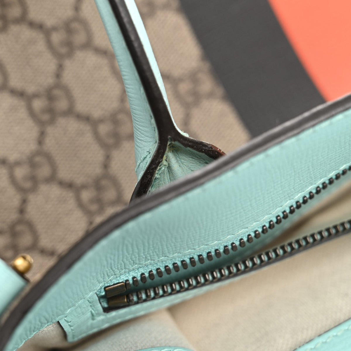 GG Supreme Monogram Textured Dollar Calfskin Web Gucci Tiger Small Retro Interlocking G Tote Bag Multicolor wholesalehk.shop