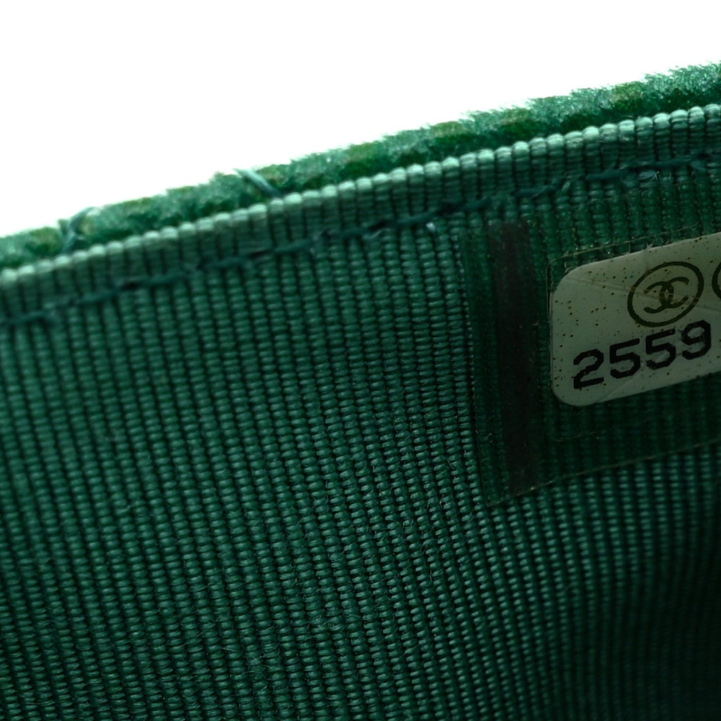Metallic Caviar Quilted Wallet On Chain WOC Green wholesalehk.shop