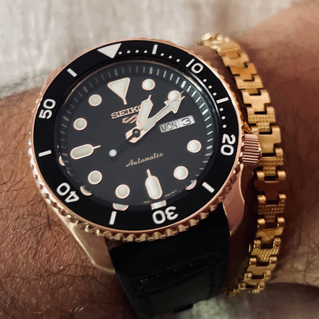 Seiko 5 Sport SKX Automatic Black Dial Black Silicone Strap Watch For Men - SRPD76K1 wholesalehk.shop