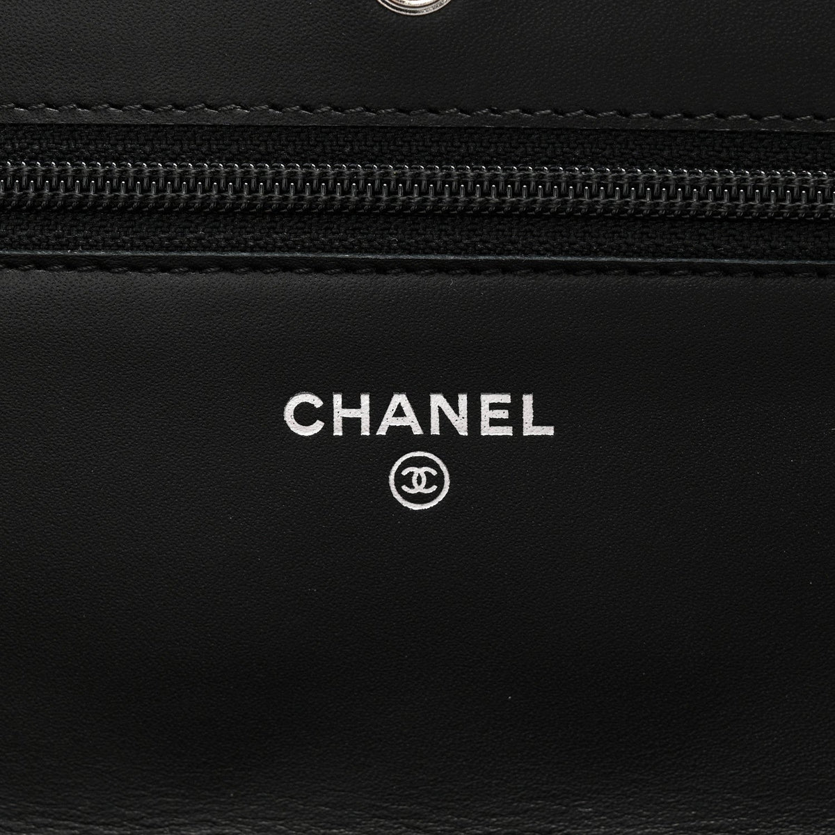 Patent Quilted Wallet On Chain WOC Black wholesalehk.shop