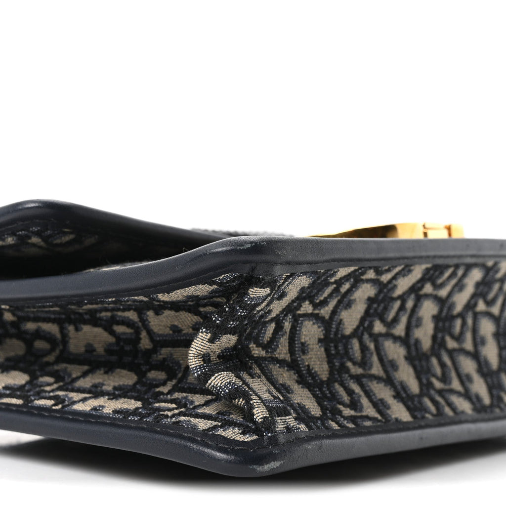 Oblique 30 Montaigne Flap Bag Blue wholesalehk.shop