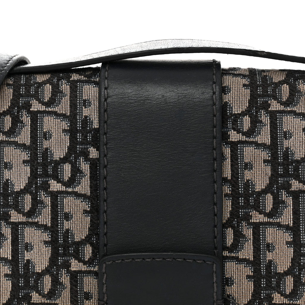 Oblique 30 Montaigne Flap Bag Blue wholesalehk.shop