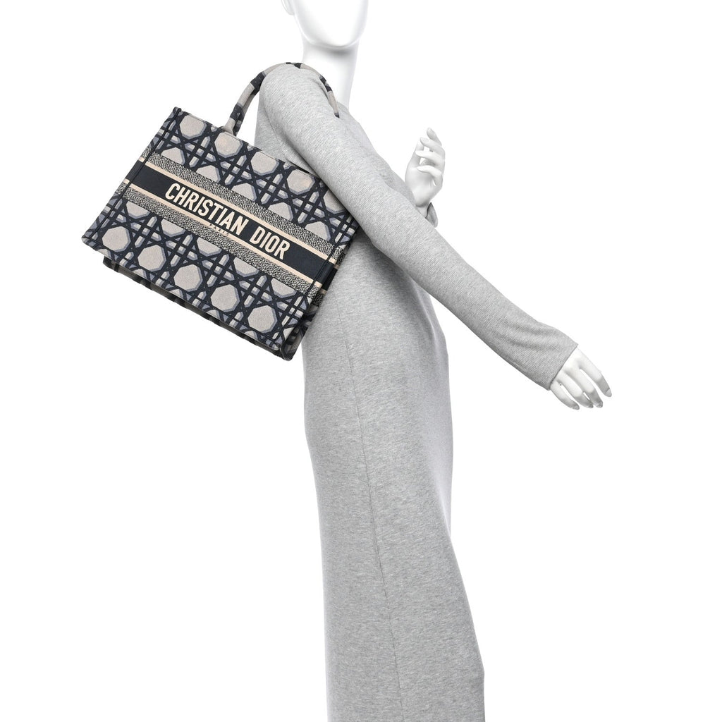 Canvas Macrocannage Embroidered Medium Book Tote Beige Blue £¨ Direct shipment via from wholesalehk.shop