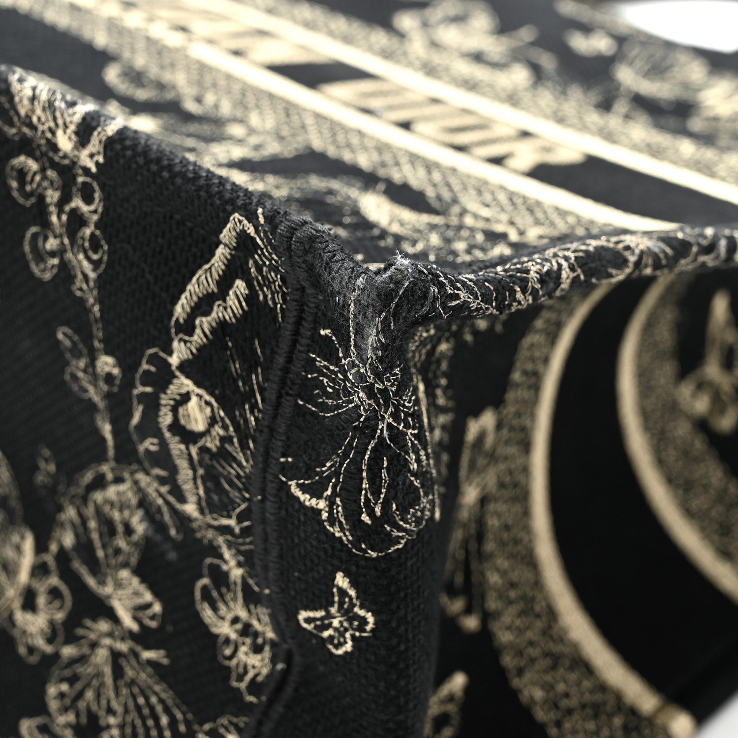Canvas Embroidered Medium New York Butterfly Book Tote Black £¨ Direct shipment via from wholesalehk.shop