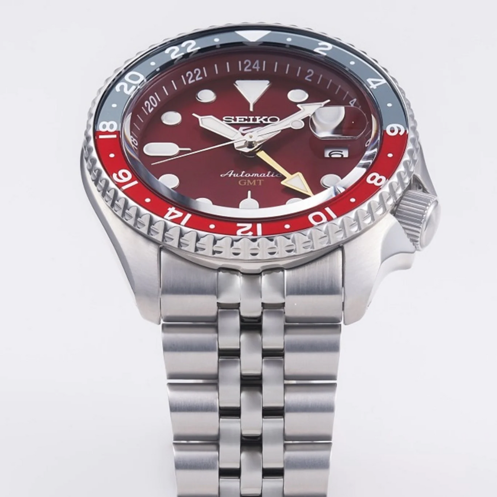 Seiko 5 Sports Thong Sia Limited Edition Red Dial Silver Steel Strap Watch For Men - SSK031K1 wholesalehk.shop