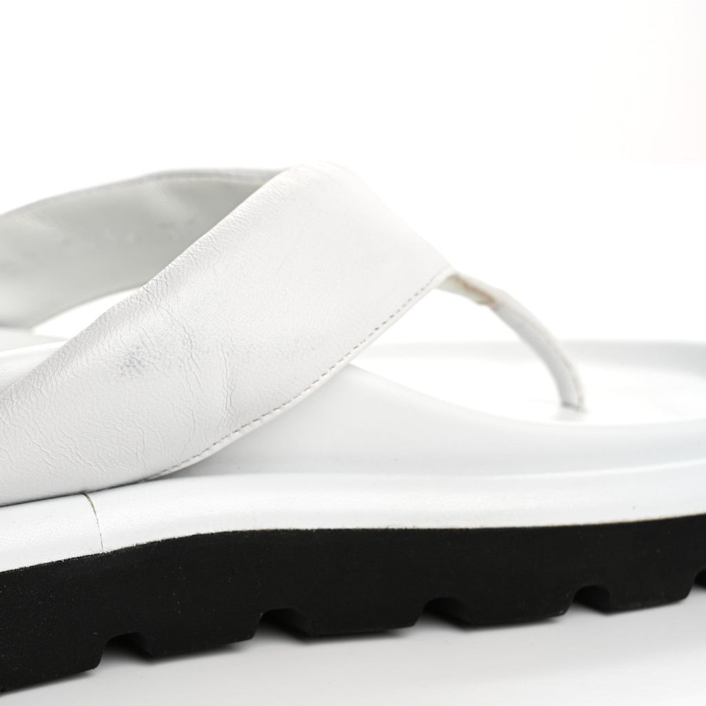 Calfskin Logo Studded Pillow Flat Thong Sandals 35 White £¨ Direct shipment via from wholesalehk.shop