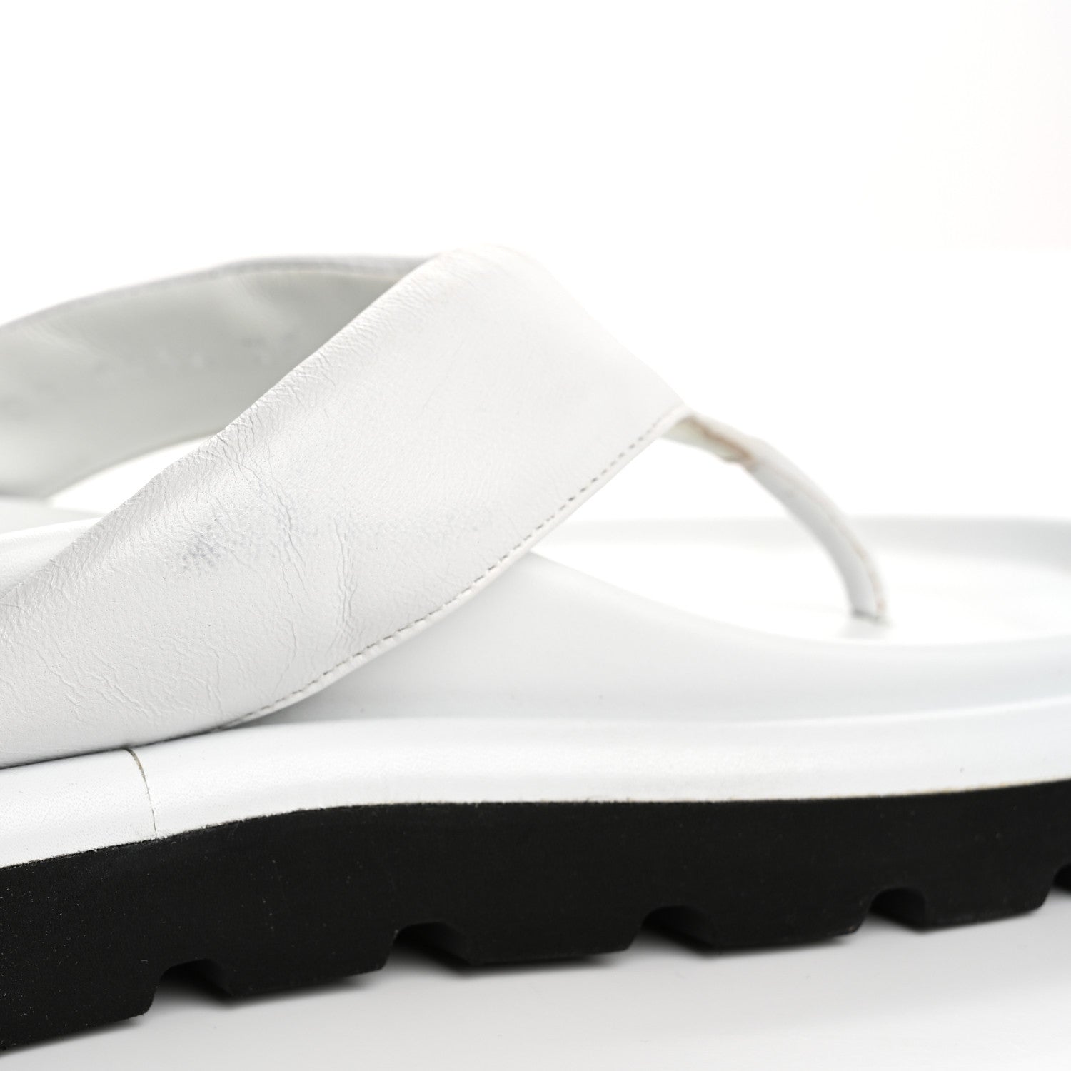 Calfskin Logo Studded Pillow Flat Thong Sandals 35 White £¨ Direct shipment via from wholesalehk.shop