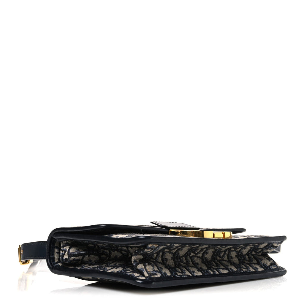 Oblique 30 Montaigne Flap Bag Blue wholesalehk.shop